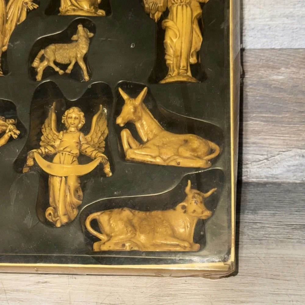 Vintage 11 Pieces Nativity Set with Original Box made in Taiwan